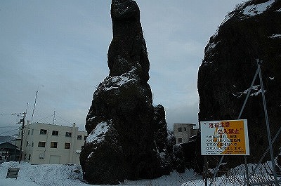 知床半島のウトロのゴジラ岩